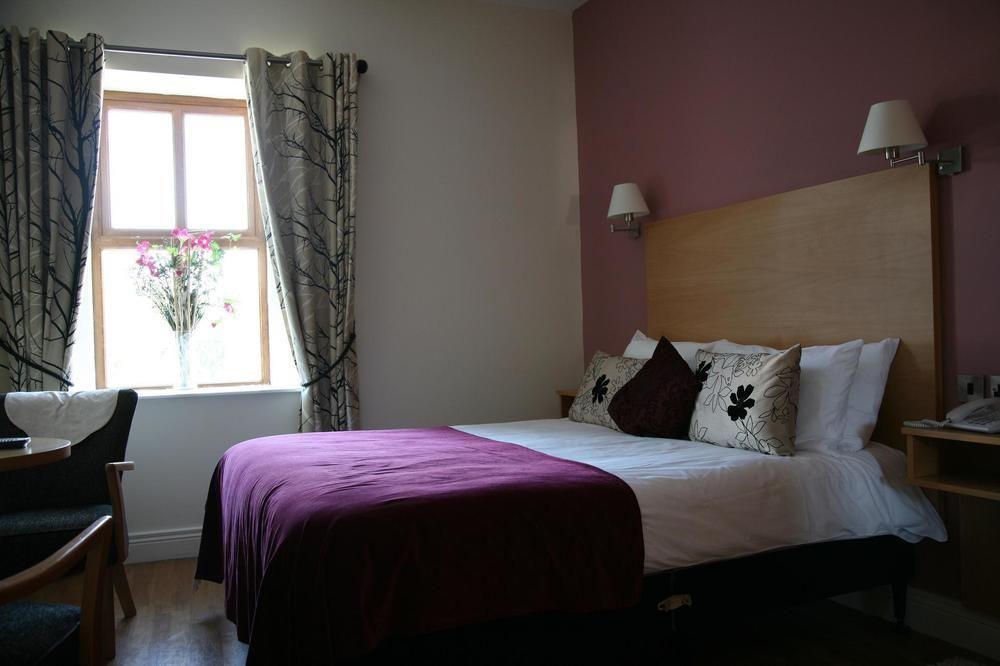 The Coach House Hotel Oranmore Eksteriør billede
