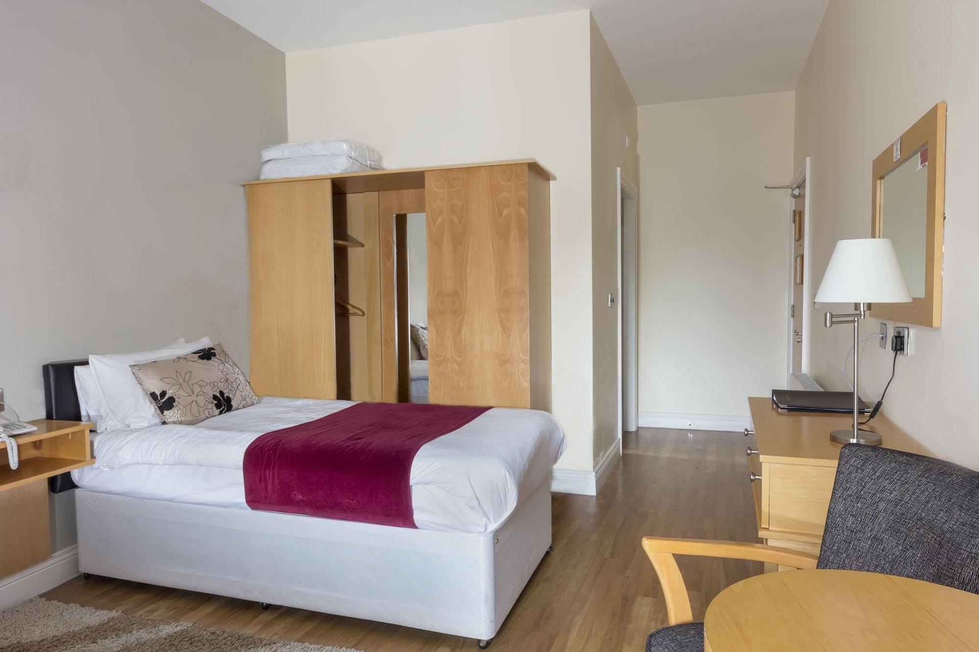 The Coach House Hotel Oranmore Eksteriør billede
