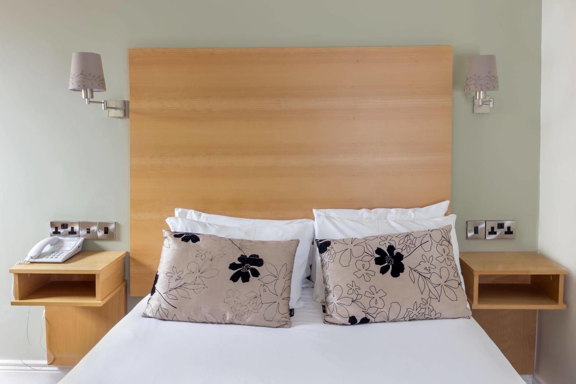 The Coach House Hotel Oranmore Eksteriør billede
