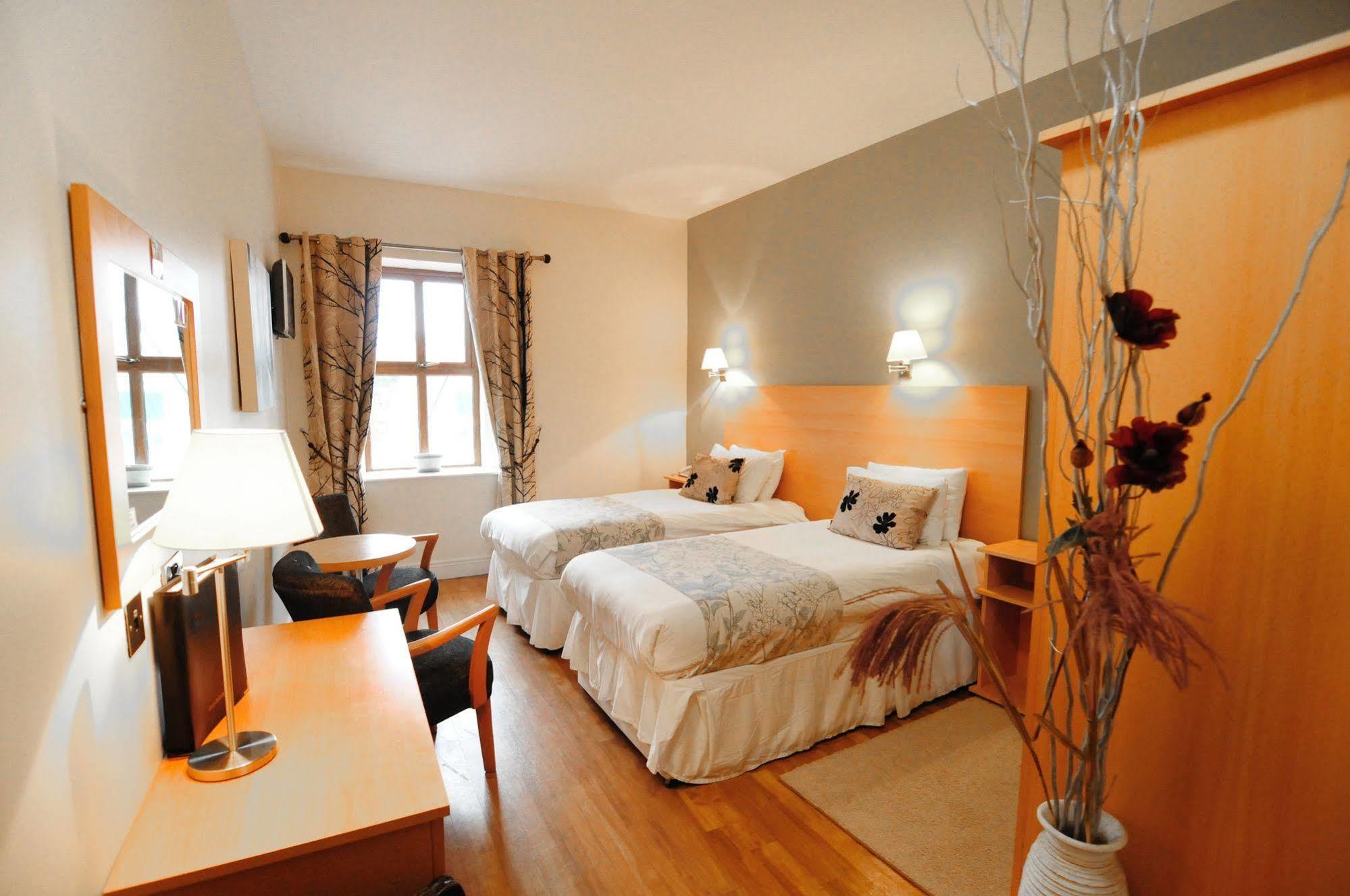The Coach House Hotel Oranmore Eksteriør billede