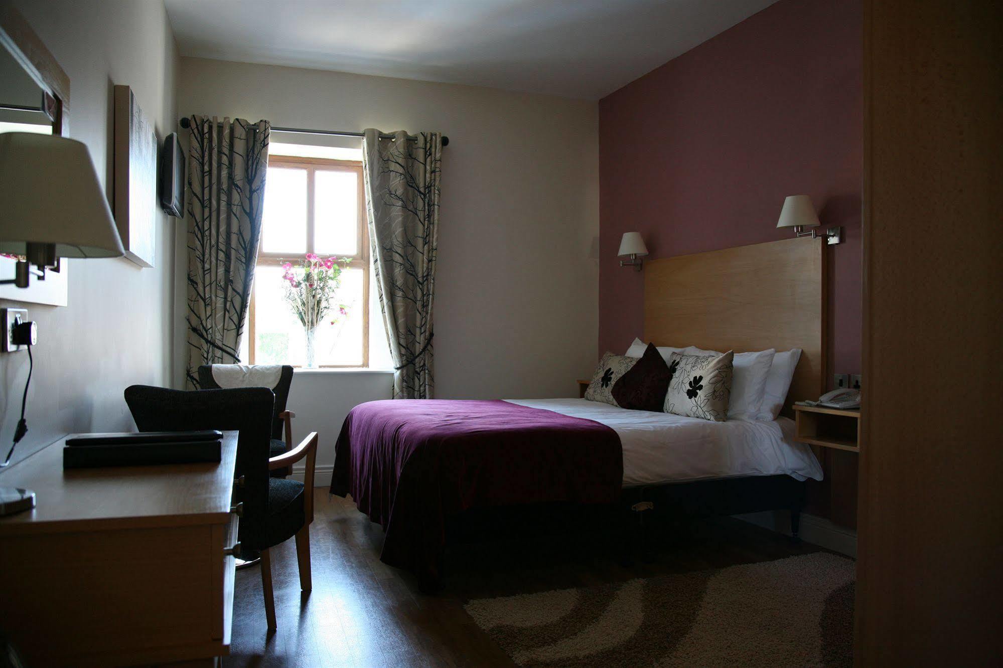 The Coach House Hotel Oranmore Eksteriør billede